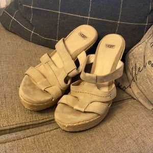 🎁 UGG wedge size 9